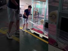 Máquina de embrulho de filme de alongamento antes de embalar caixa de madeira