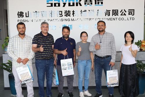 últimas notícias da empresa sobre Bem-vindos clientes do Iêmen para visitar a máquina de limpeza úmida