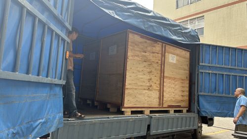 últimas notícias da empresa sobre 2 conjuntos de máquinas personalizadas de embalagem dobrável de luvas PCL estão sendo despachadas para os clientes