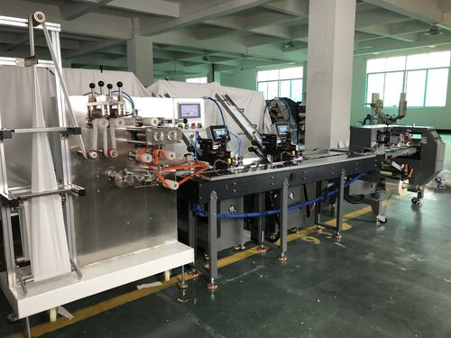 últimas notícias da empresa sobre Máquinas automatizadas de embalagem para kits de talheres descartáveis ​​transformam operações globais de embalagem para serviços de alimentação