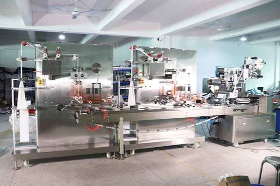 Máquina de embalagem de toalhas úmidas PLC Automática de limpeza refrescante Toalhas úmidas únicas Máquina de fabricação de saquetes de tecido 220v