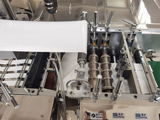 400 mm Largura de filme PLC Máquina de fabricação de esfregões de álcool Máquina de produção de almofadas de preparação de álcool