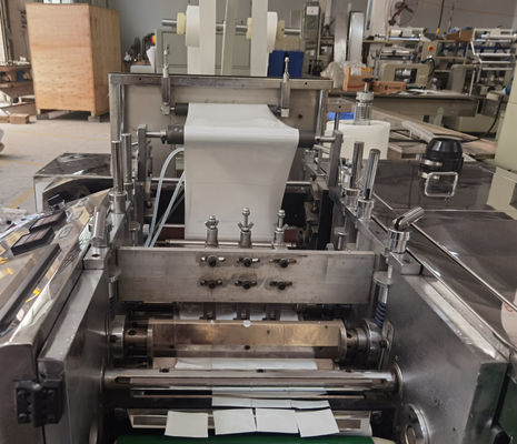 Máquina de fabricação de almofadas de álcool não tecidas de tecido úmido Máquina de embalagem de esfregões de álcool