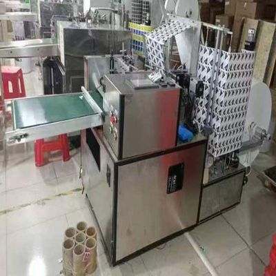 Máquina de embalagem de vedação de quatro lados mecânica 220V 5KW 6 faixas Produção de esfregões de álcool